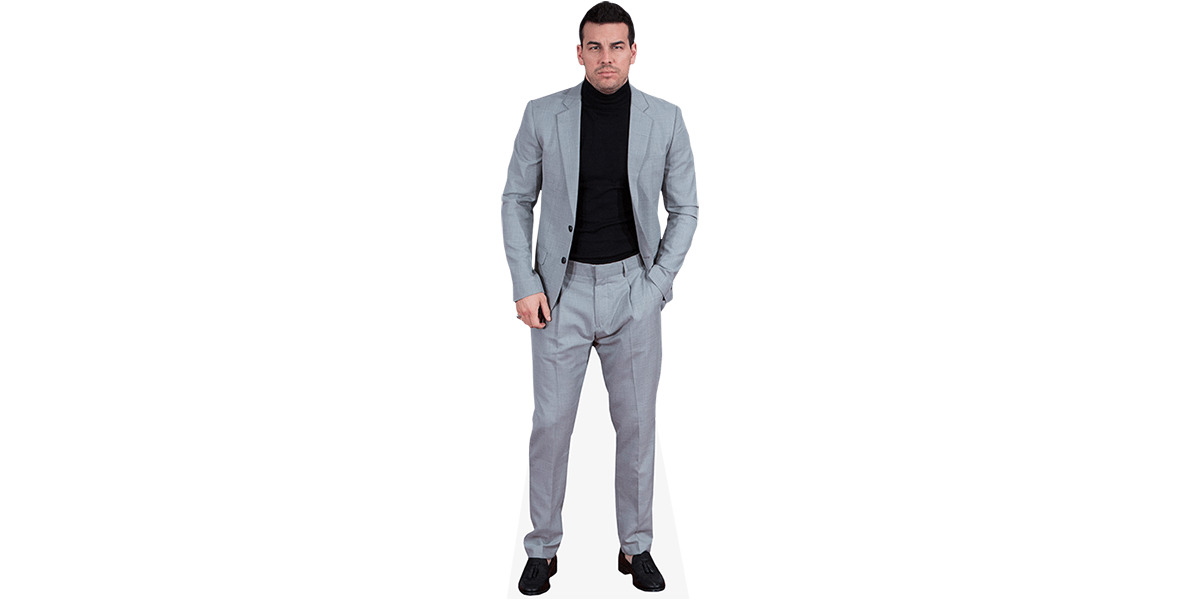 Mario Casas (Grey Suit) Figuras a tamaño real